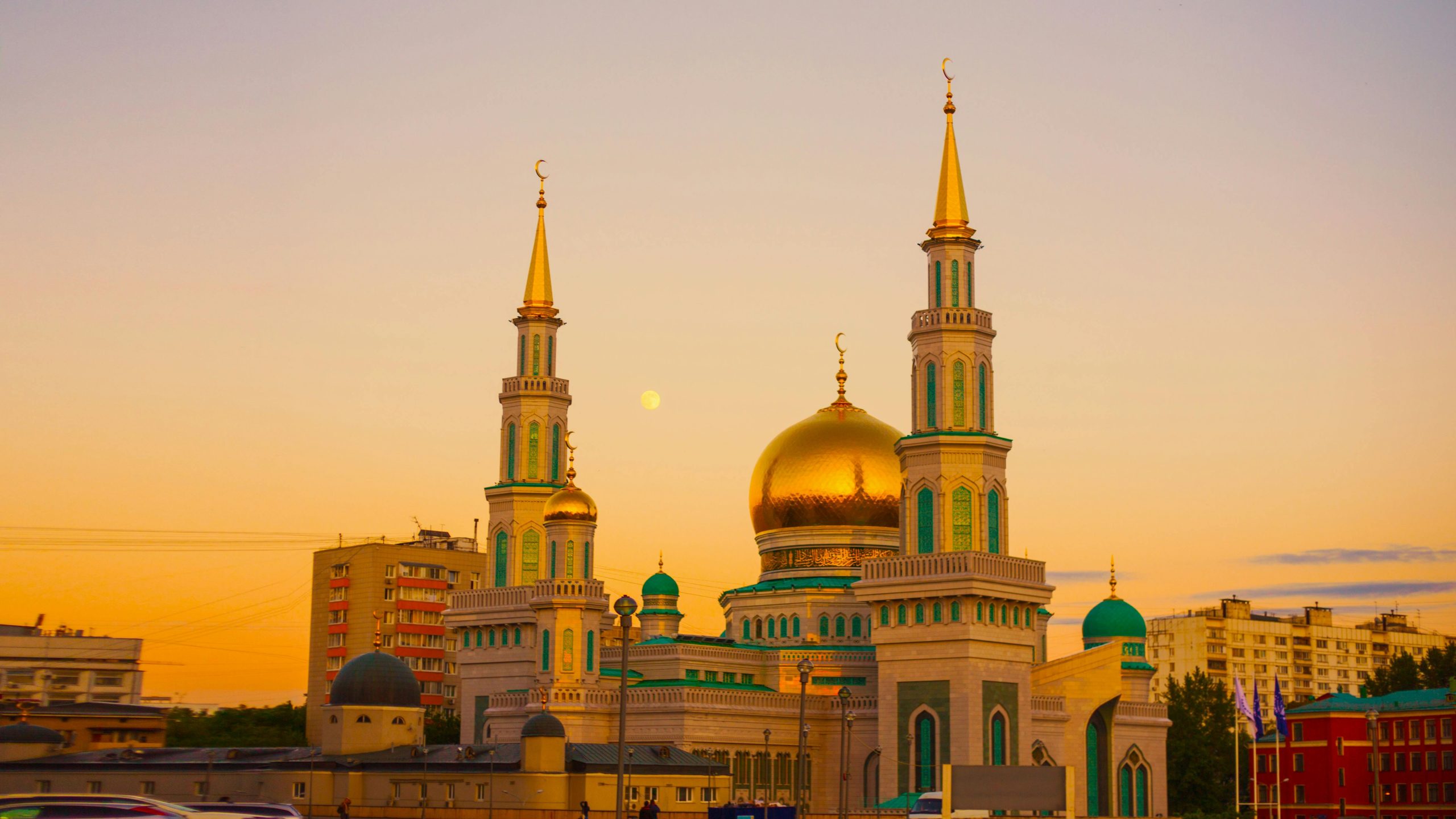 A yellow mosque in the early morning symbolizes the warmth of Islamic education